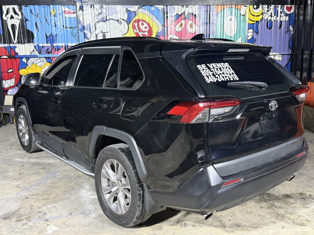 Toyota RAV4 XLE 2021