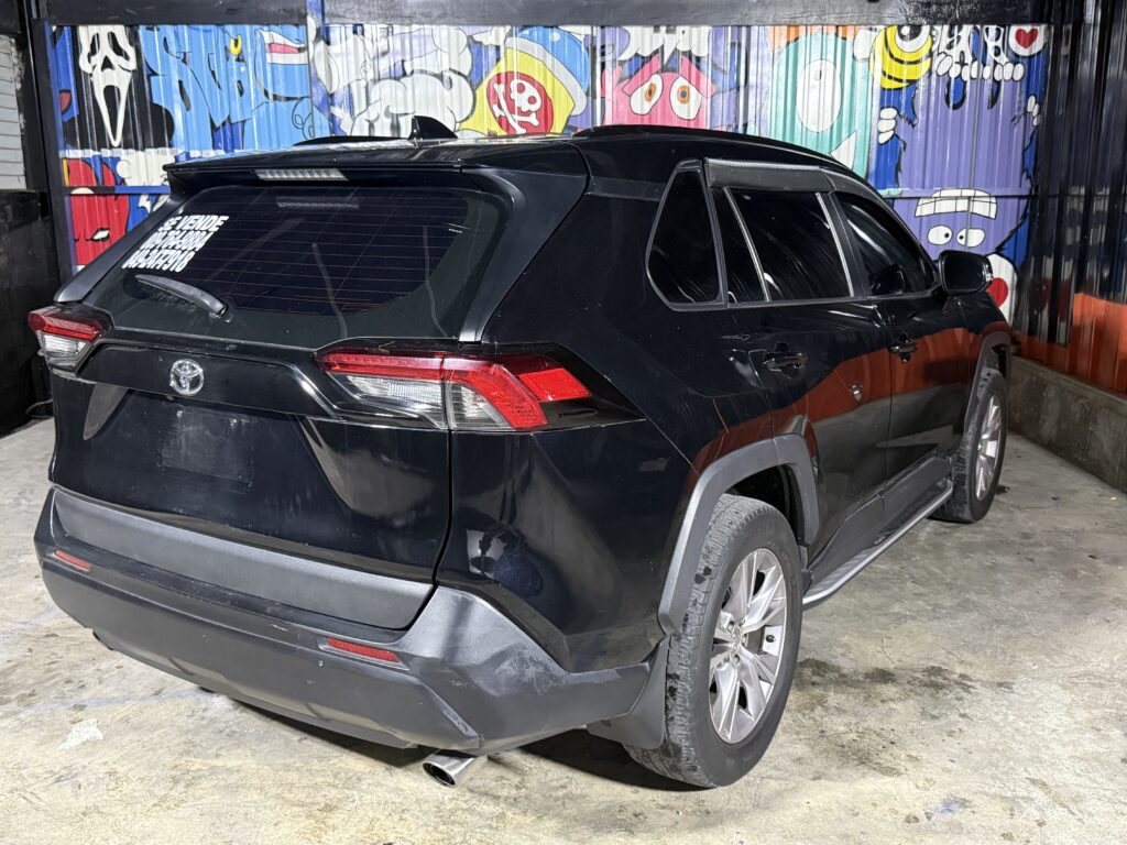 Toyota RAV4 XLE 2021