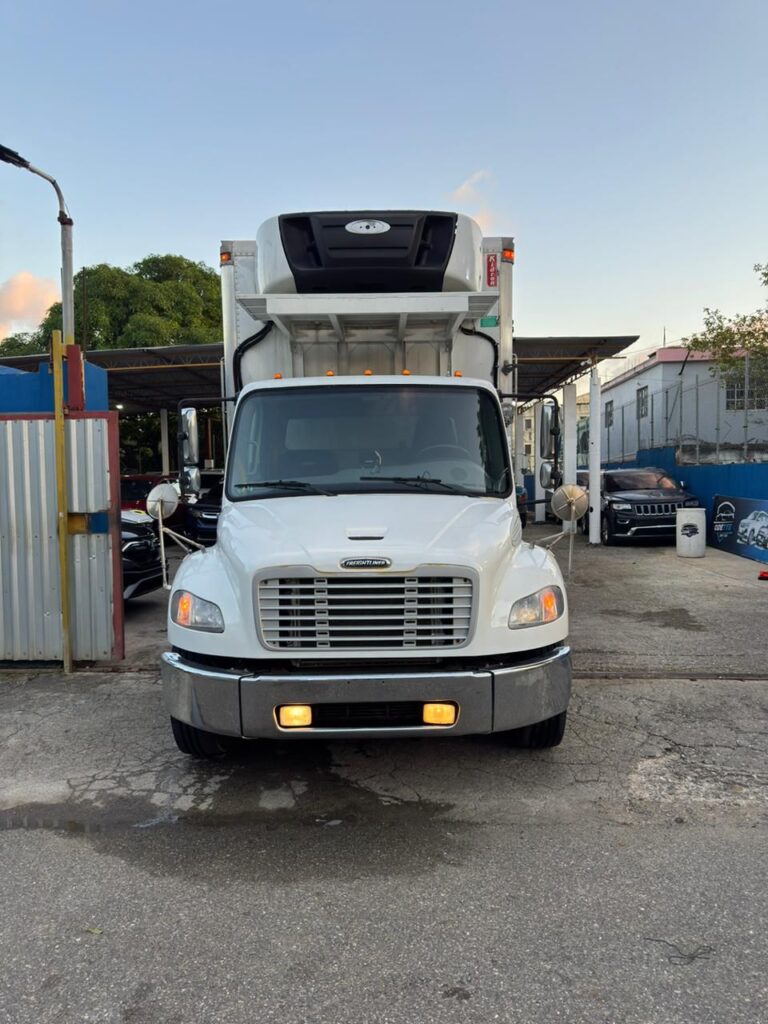 Freightliner M2 106 2015