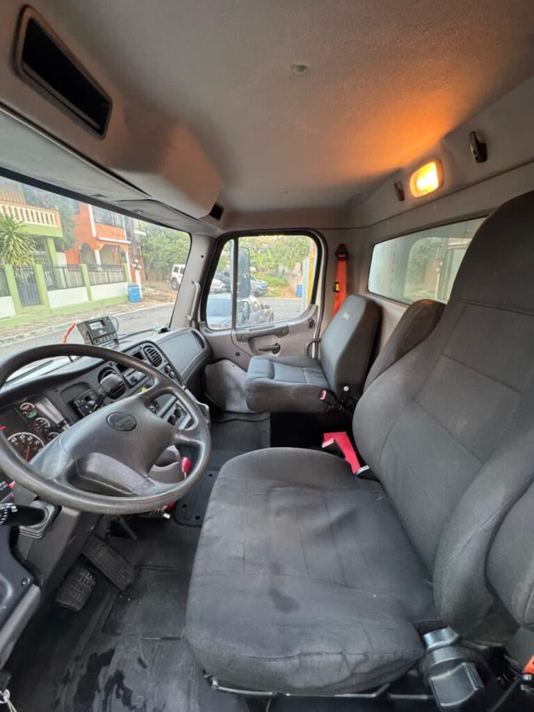 Freightliner M2 106 2015