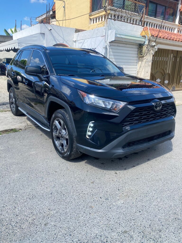 Toyota RAV4 LE Plus 2020