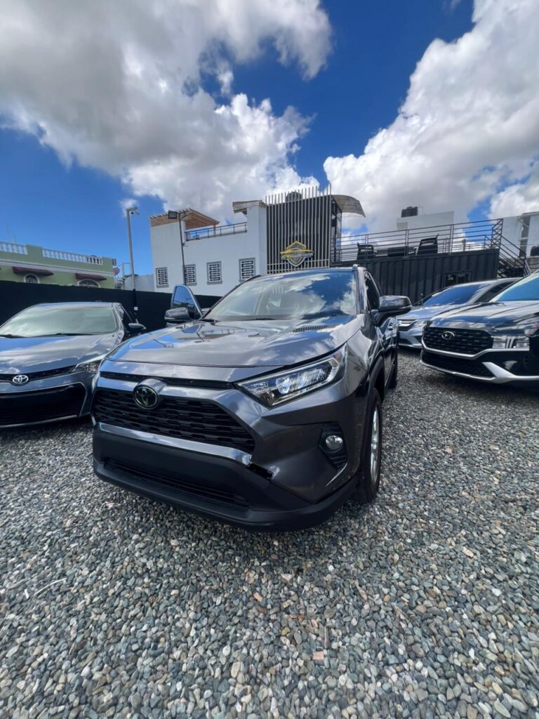 Toyota RAV4 XLE 2021