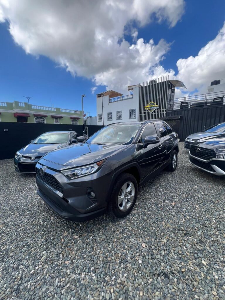 Toyota RAV4 XLE 2021