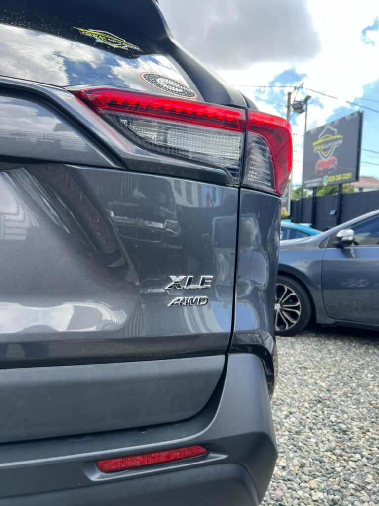 Toyota RAV4 XLE 2021