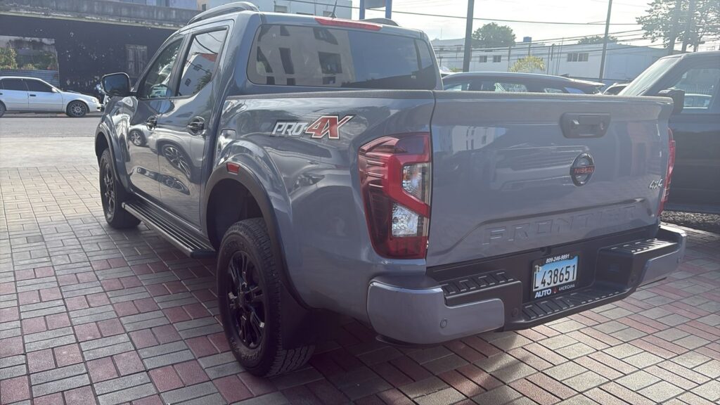 Nissan Frontier PRO-4X 2023