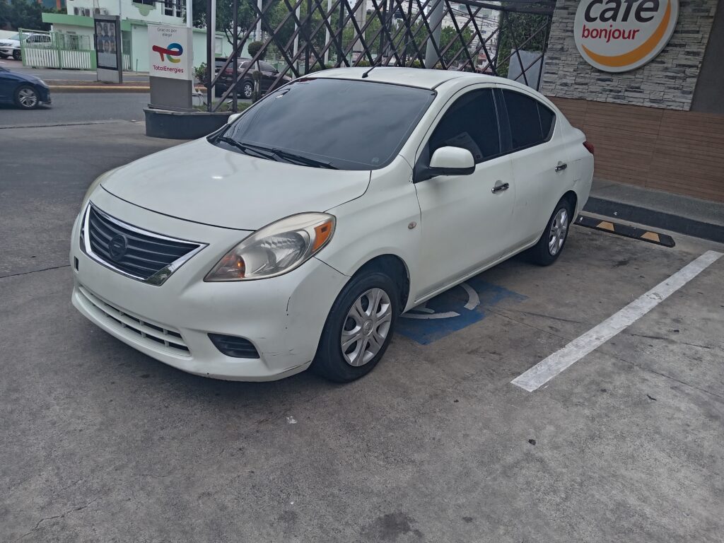 Nissan Versa A 2013