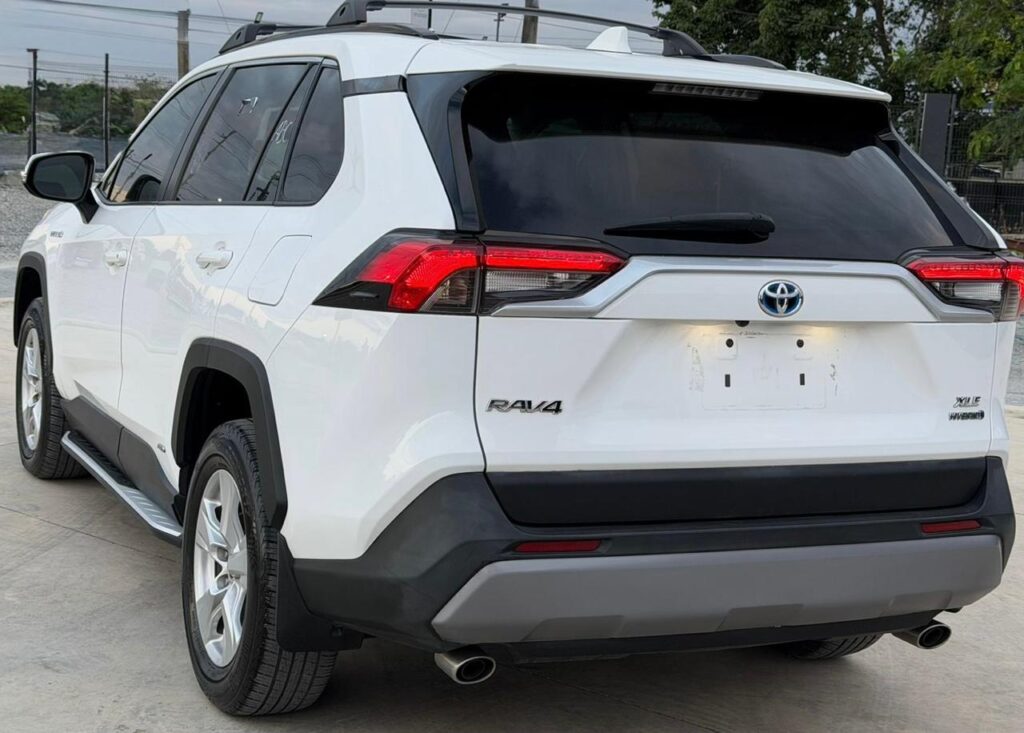 Toyota RAV4 XLE Hybrid 2021
