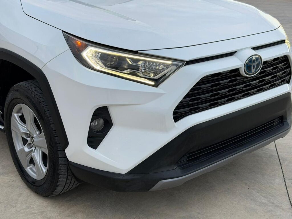 Toyota RAV4 XLE Hybrid 2021