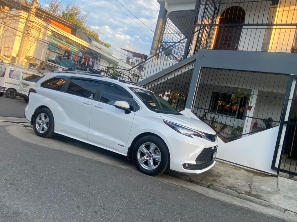 Toyota Sienna LE 2021