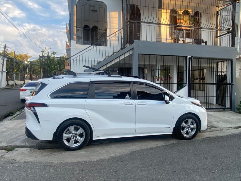Toyota Sienna LE 2021