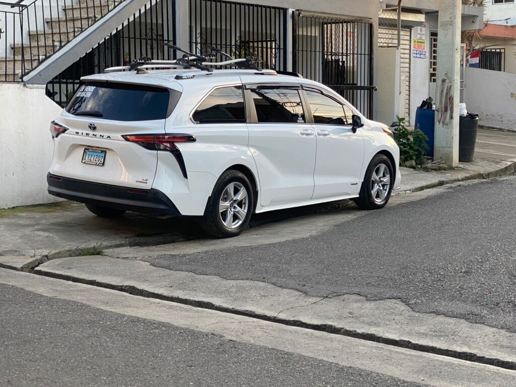 Toyota Sienna LE 2021