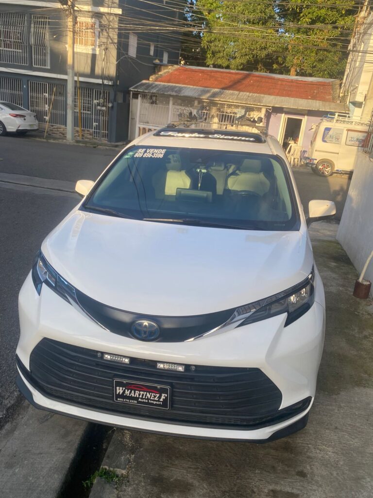 Toyota Sienna LE 2021