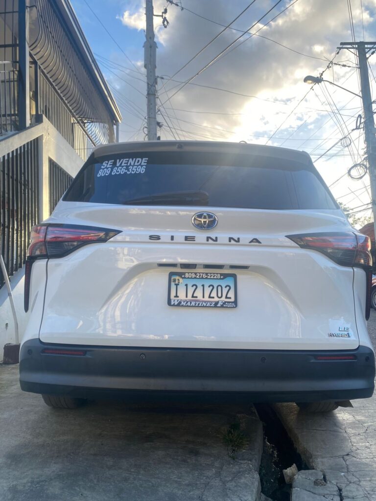 Toyota Sienna LE 2021