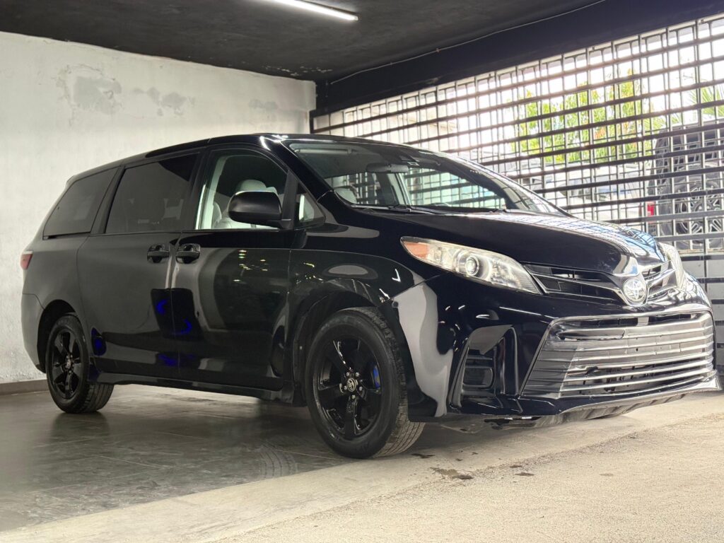 Toyota Sienna LE 2020