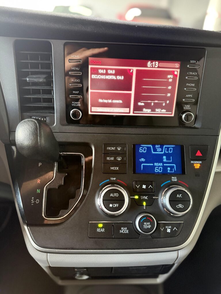 Toyota Sienna LE 2020