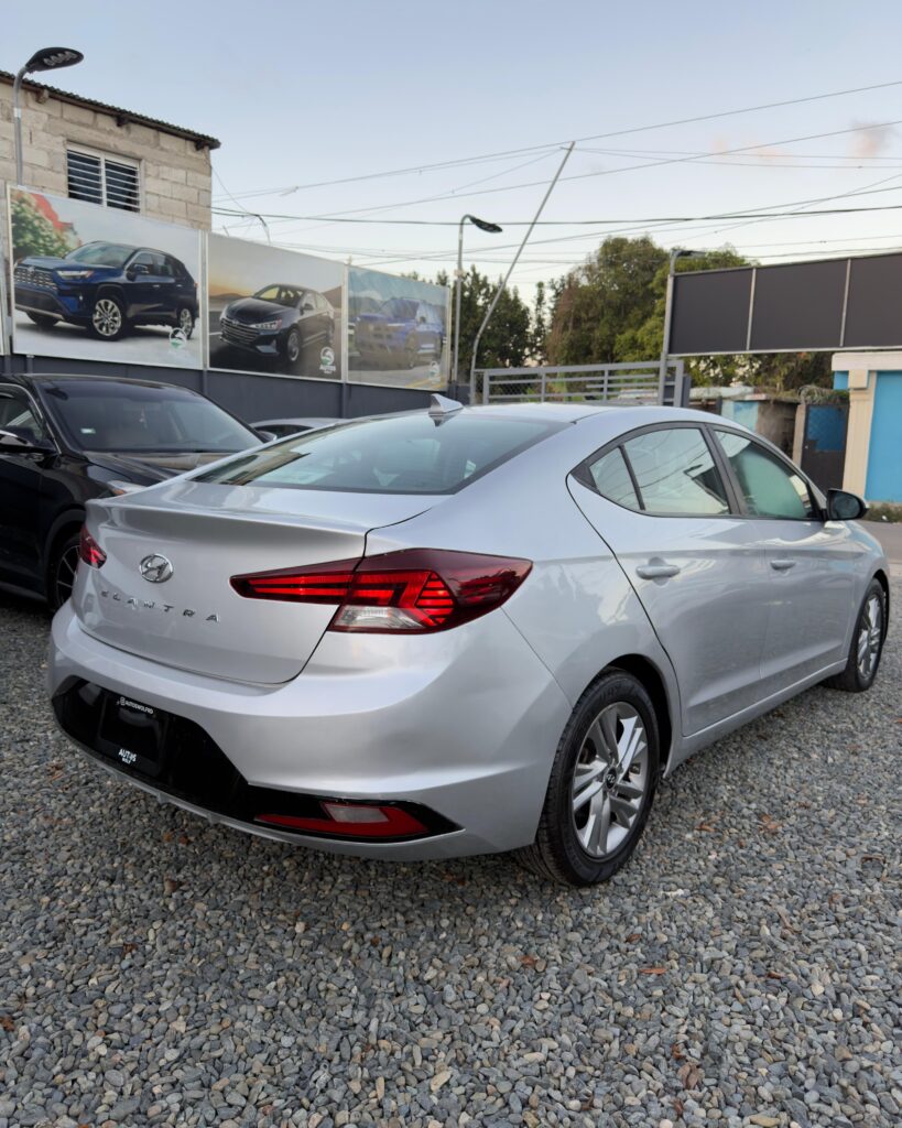 Hyundai Elantra SEL 2020