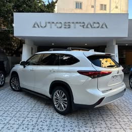 Toyota Highlander LE 2021