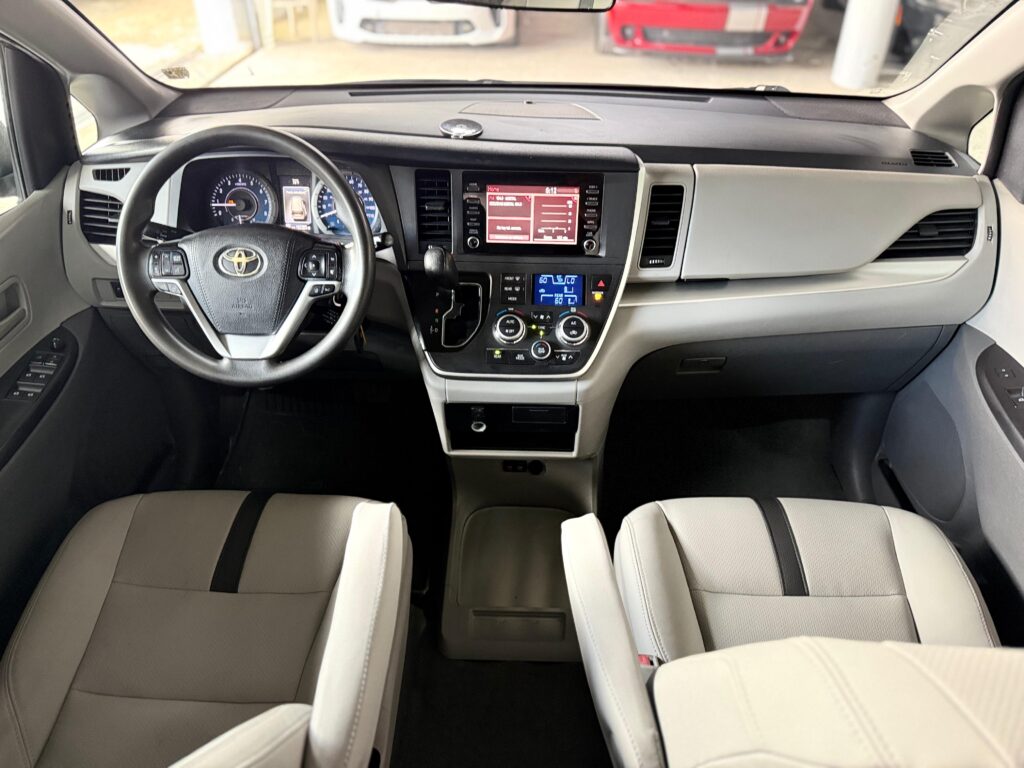 Toyota Sienna LE 2020
