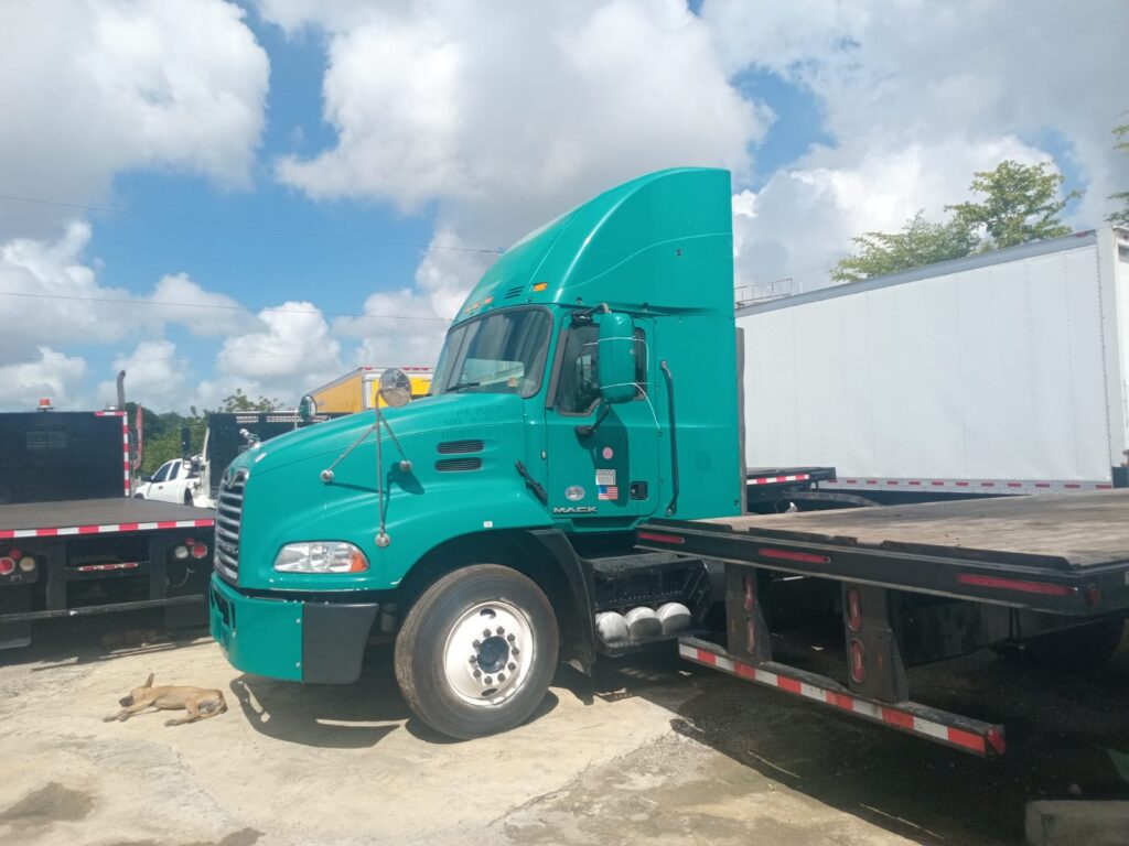 Mack Vision (CXU613) 2016