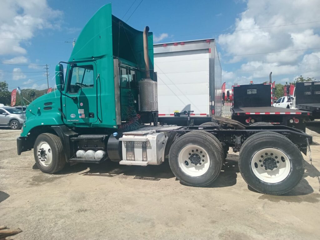 Mack Vision (CXU613) 2016