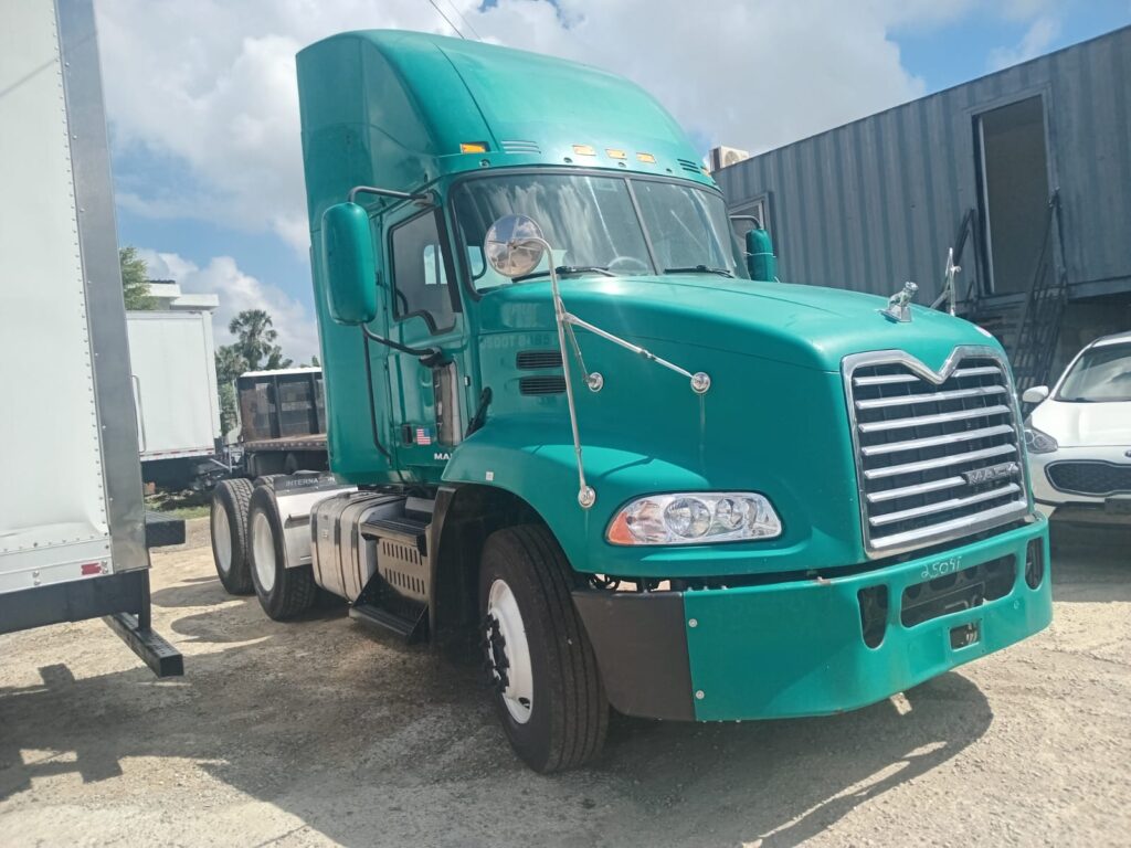 Mack Vision (CXU613) 2016