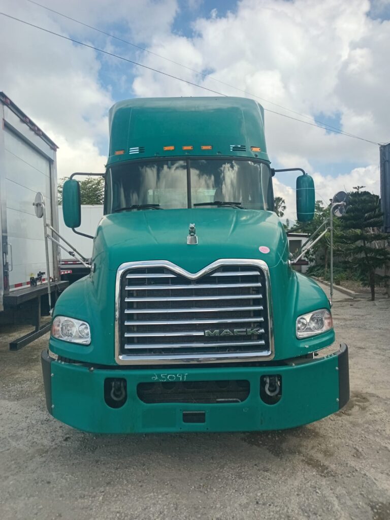 Mack Vision (CXU613) 2016