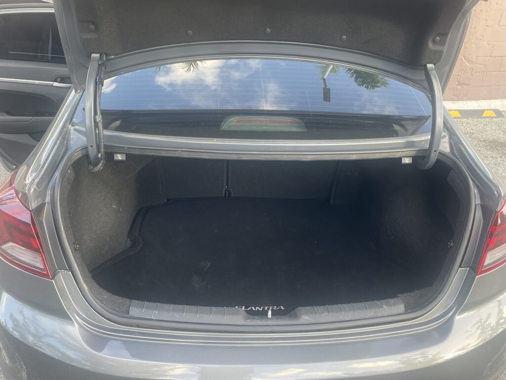 Hyundai Elantra SEL 2020