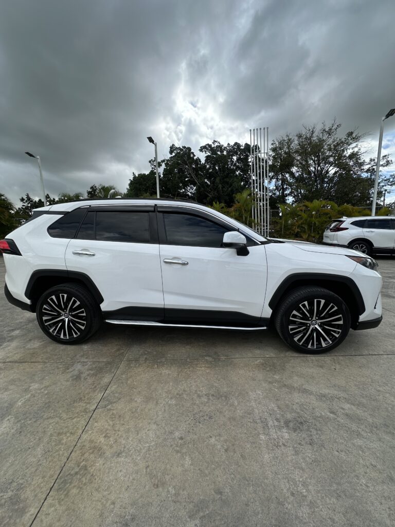 Toyota RAV4 LE Plus 2020