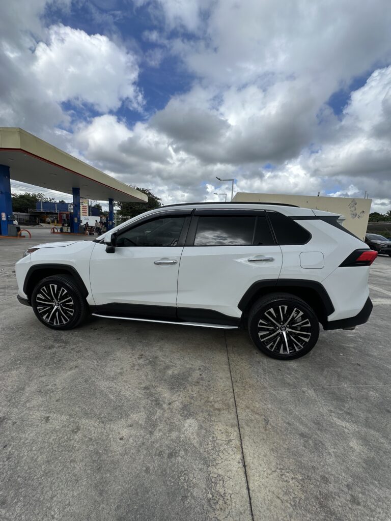 Toyota RAV4 LE Plus 2020