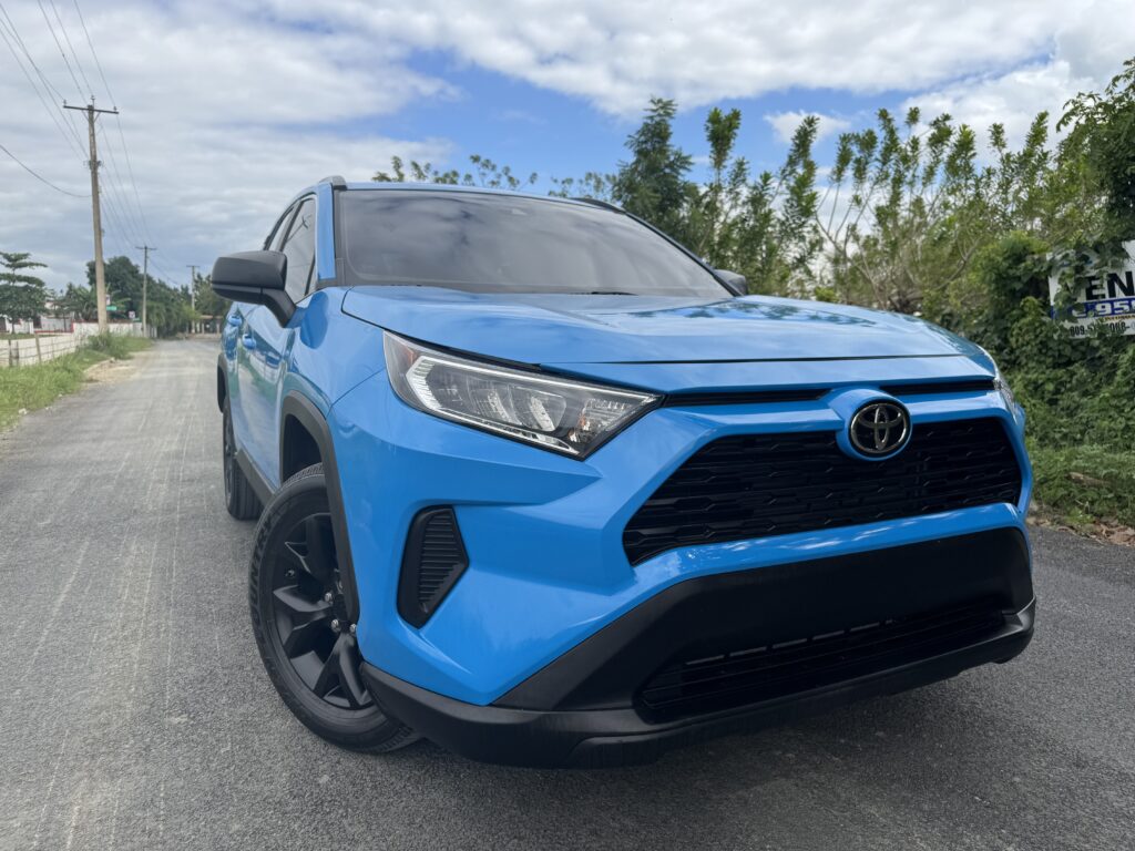 Toyota RAV4 LE 2021