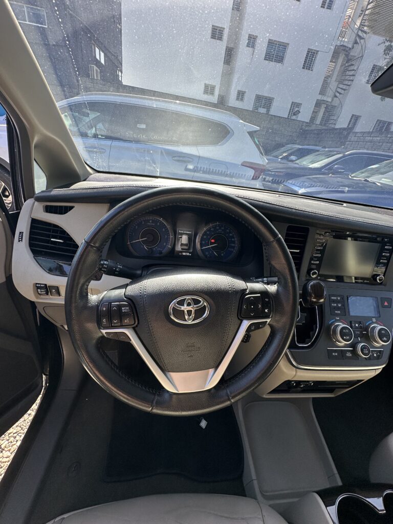 Toyota Sienna XLE 2019