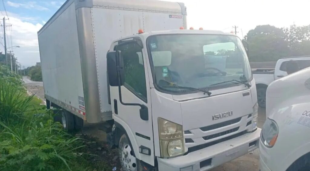 Isuzu NPR 2016