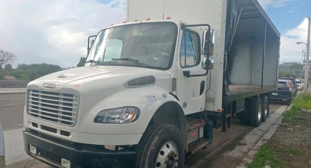 Freightliner M2 106 2016