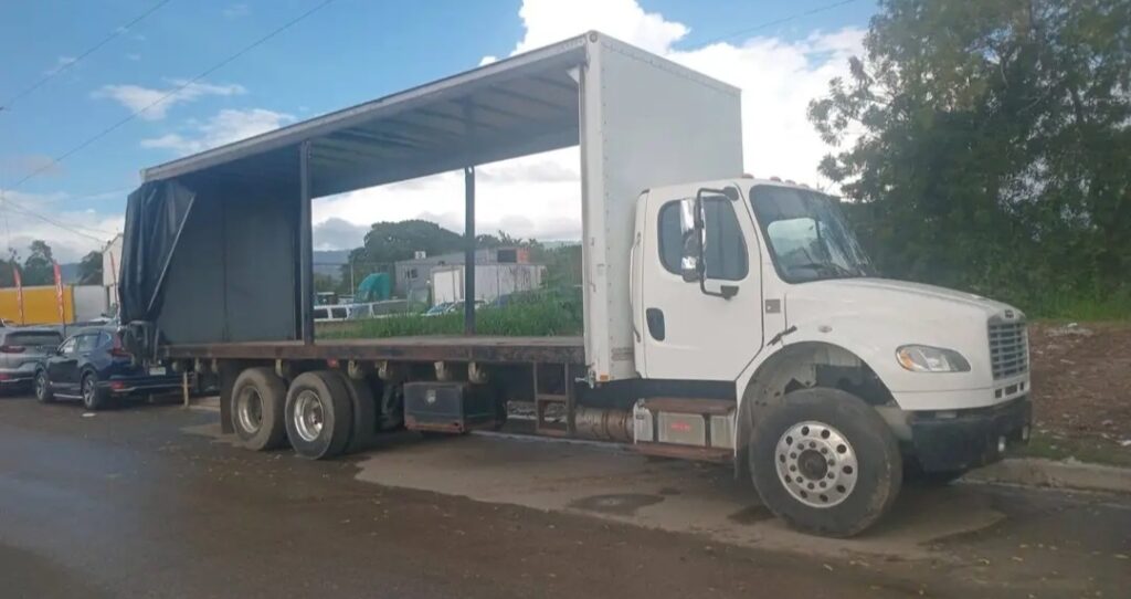 Freightliner M2 106 2016