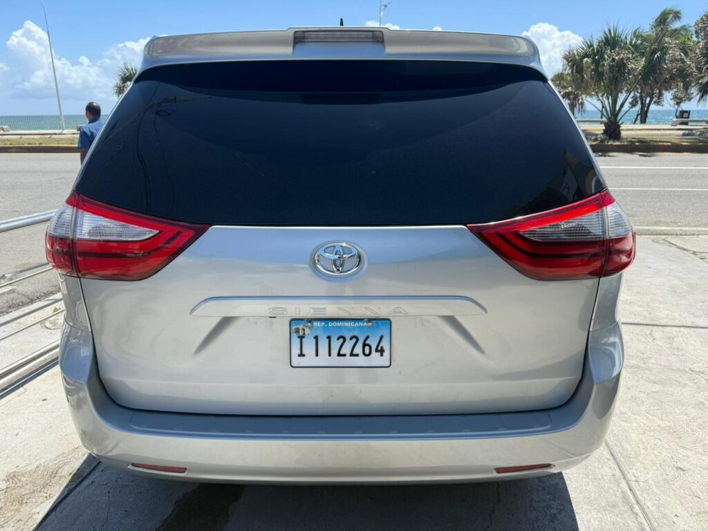 Toyota Sienna CE 2020