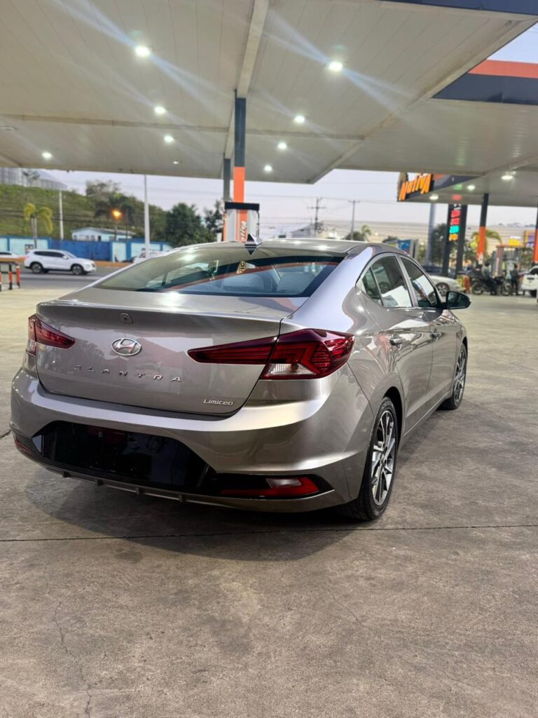 Hyundai Elantra SEL 2020