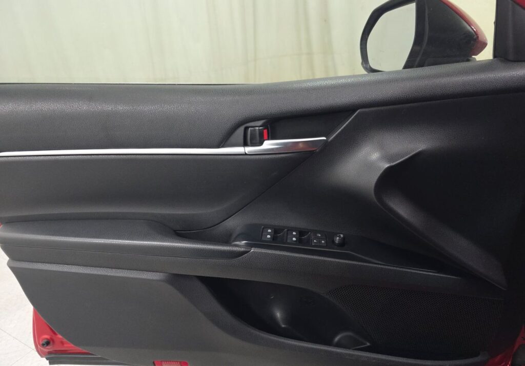 Toyota Camry SE 2020