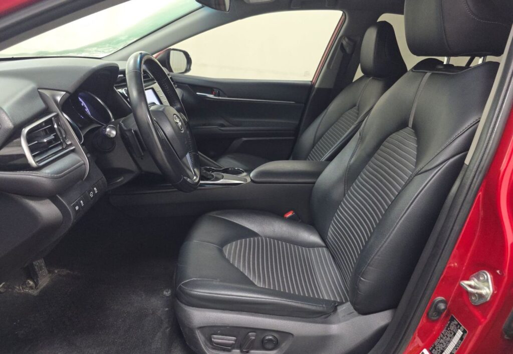 Toyota Camry SE 2020