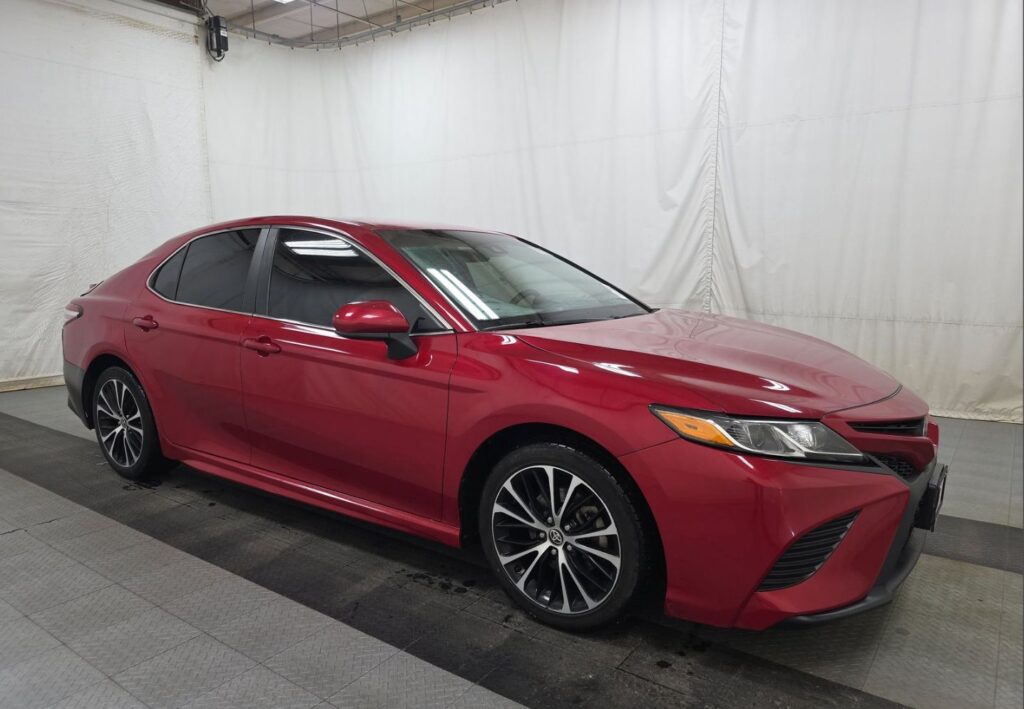 Toyota Camry SE 2020