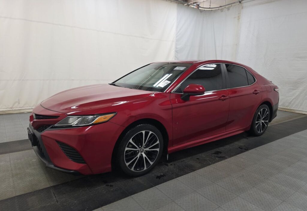 Toyota Camry SE 2020