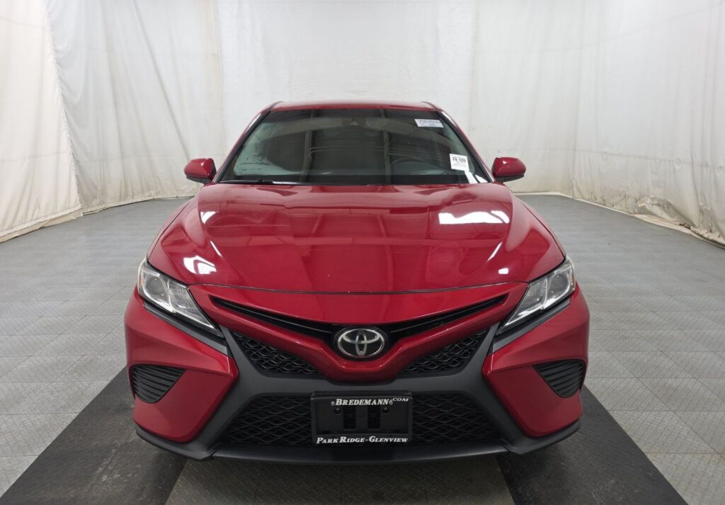 Toyota Camry SE 2020