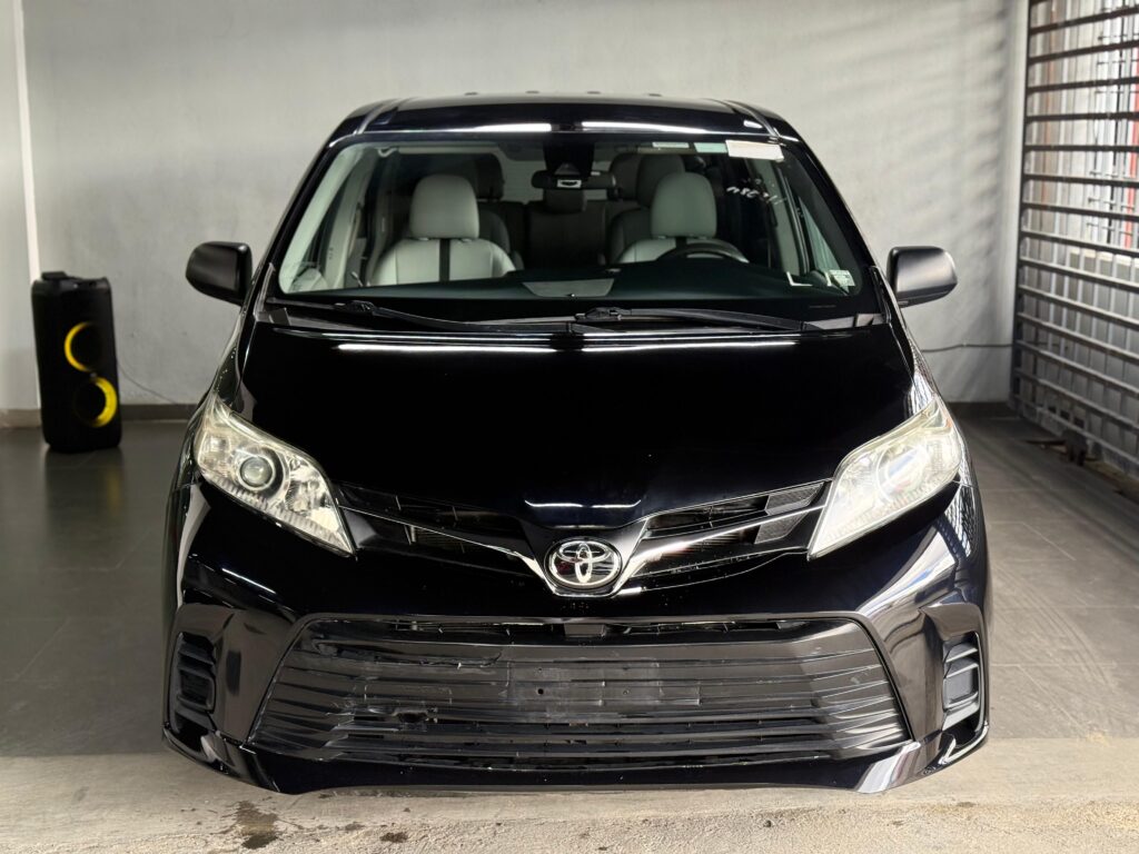 Toyota Sienna LE 2020