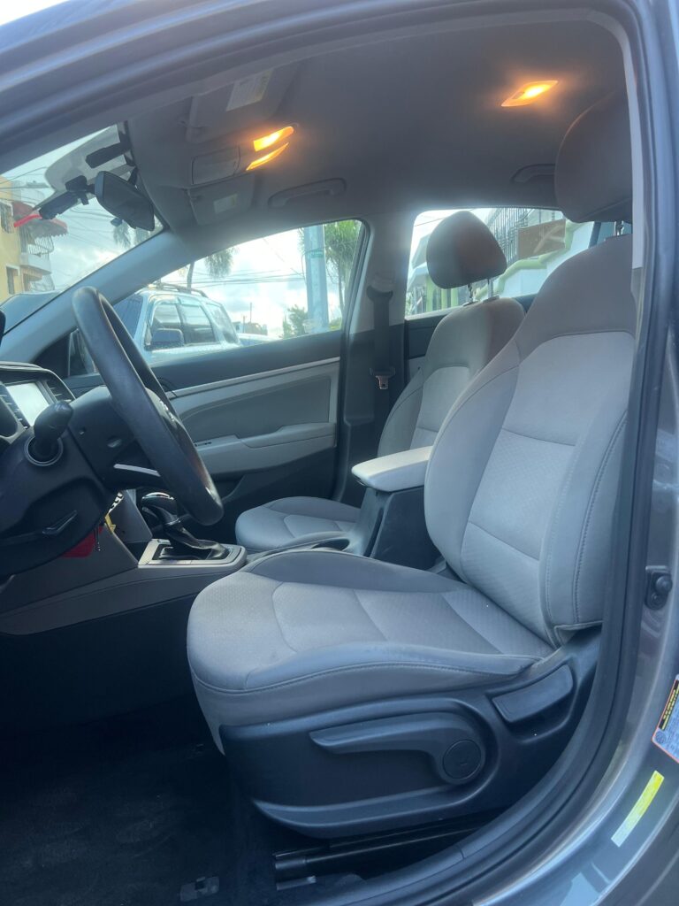 Hyundai Elantra SEL 2020