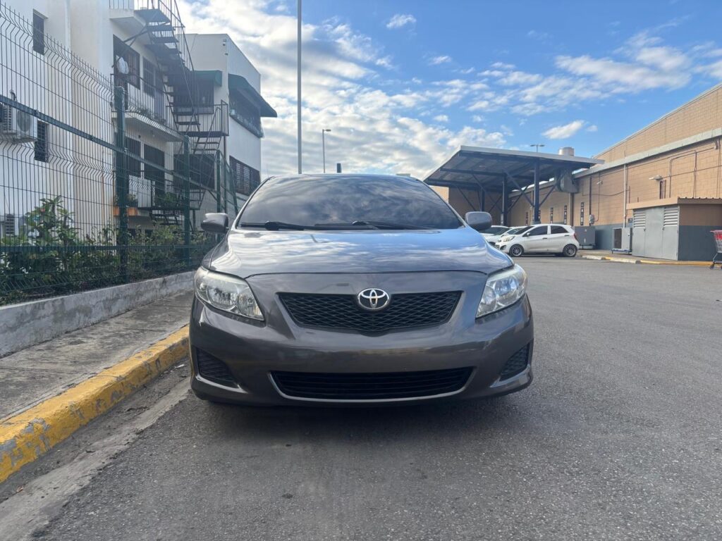 Toyota Corolla LE 2010