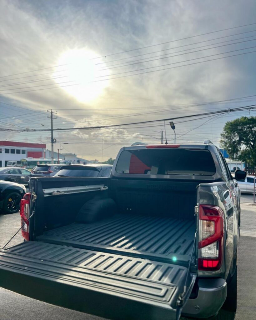 Nissan Frontier LE 2023