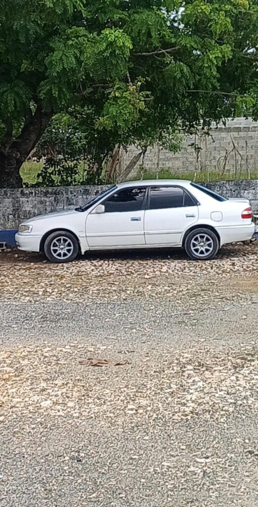 Toyota Corolla LE 1998