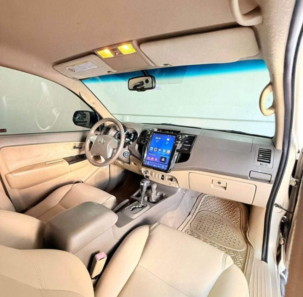 Toyota Fortuner SRV 2012