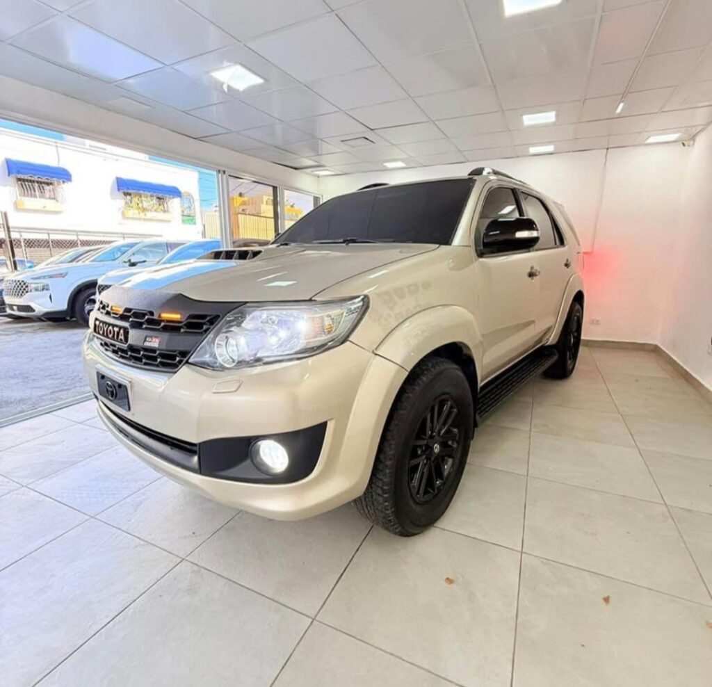 Toyota Fortuner SRV 2012