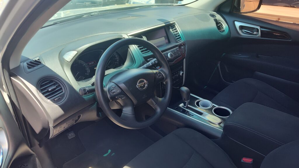 Nissan Pathfinder LE 2014