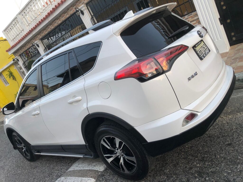 Toyota RAV4 LE 2017